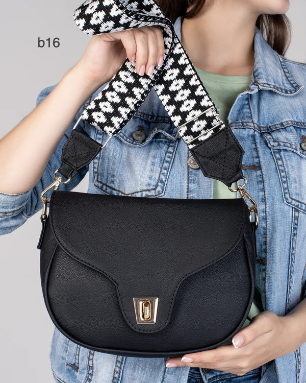 Bolso manos libres color negro con reata artesanal