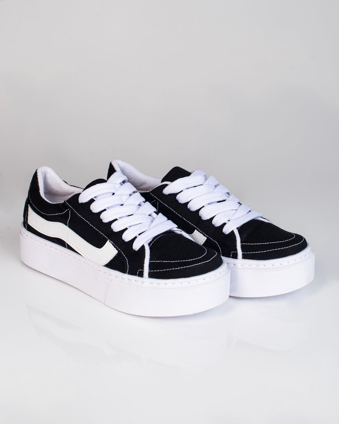 Tenis de dama tipo Vans en jeans Negro