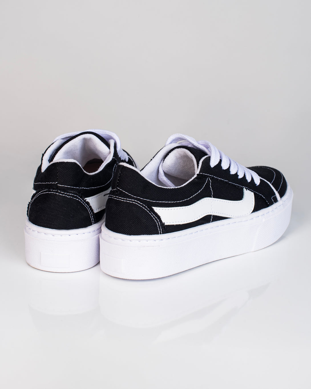 Tenis de dama tipo Vans en jeans Negro