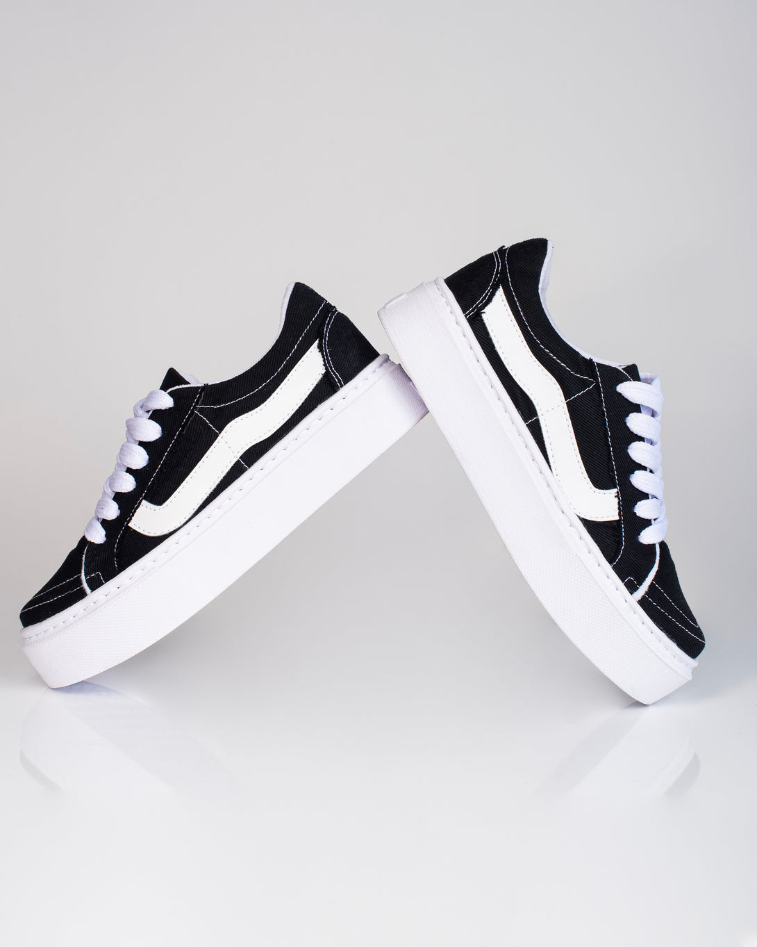 Tenis de dama tipo Vans en jeans Negro