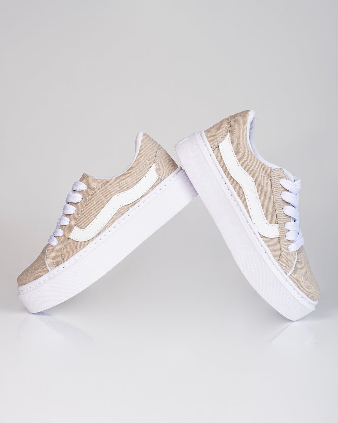 Tenis de dama tipo Vans en jeans beige