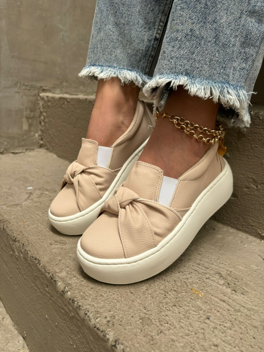 Tenis casual color beige