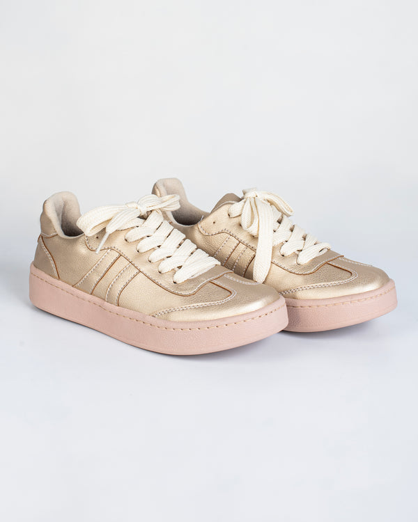 Disfruta de la máxima comodidad con nuestros tenis, equipados con plantillas confort que se adaptan a tu pie. Disponibles en elegantes tonos dorado y plateado, aportan un toque de brillo a cualquier look. Perfectos para el día a día, son la opción ideal para mantenerte cómodo y con estilo en cualquier ocasión.