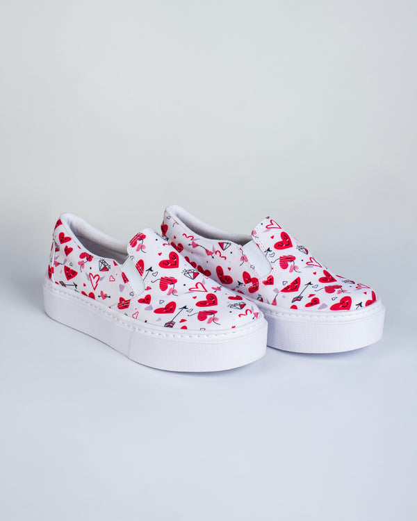 Tenis tipo Vans en tela de alta calidad con un toque de mocasín. Diseño práctico con costura visible en la planta para mayor durabilidad. Cómodos y versátiles, perfectos para cualquier look casual. ¡Los vas a AMAR! FULL TENDENCIA.